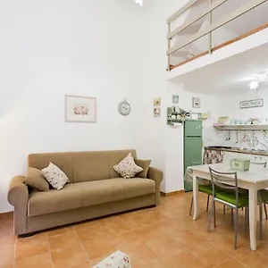  Apartament Little House Inside Capo's Market